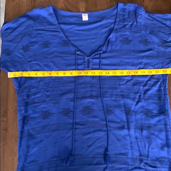 Old Navy shirt - Picture 4 of 5